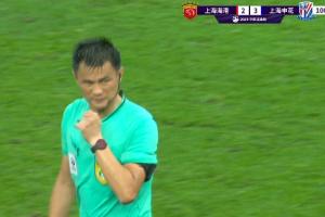 終于結(jié)束了！海港vs申花補時9分鐘，最終李海新101分鐘吹終場哨