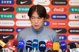 媒體人：日韓都不愁巧婦難為無米炊，可國足50人大名單是伊萬圈的