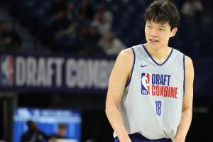 輔佐庫里??勇媒發(fā)問41號簽可選誰 灣區(qū)體媒列舉名單 楊瀚森在列