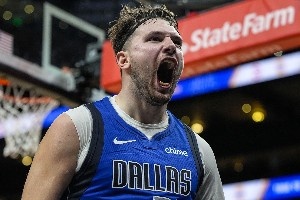 來看近15年季后賽最佳球員！老詹刷屏?? 小學(xué)生22年逆天改命?