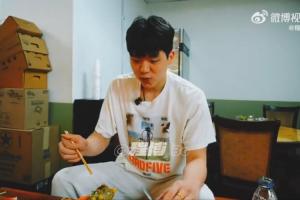 不要果子??！楊瀚森狂炫煎餅：我跟我琦哥也是夢幻聯(lián)動了~