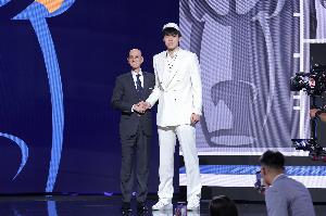 CBA強(qiáng)度>NBL？媒體人：楊瀚森覺得澳洲每天的訓(xùn)練量太小太安逸了