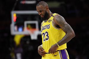 老詹執(zhí)行選項=最后一年？??想繼續(xù)打&爭冠 降薪簽1+1是更好選擇