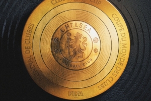 冠軍榮耀！世俱杯官方社媒曬金色切爾西隊(duì)徽