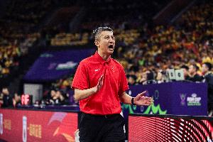 郭士強(qiáng)談小組賽表現(xiàn)：新一屆男籃要求攻守平衡 隊(duì)員們有不同進(jìn)步