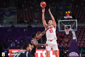 媒體人：中國(guó)隊(duì)進(jìn)攻端沒(méi)有太大問(wèn)題 防守端籃板老毛病需要改善