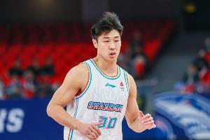 直播吧：天津男籃與鋒線何思雨簽下為期3年C類合同