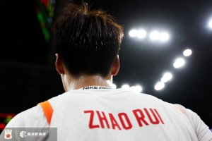 老鐵！媒體人打趣趙睿：中國(guó)隊(duì)長(zhǎng)什么都好 就是太愛(ài)哭了 抱一抱