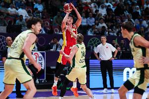 澳大利亞男籃官推致敬中國(guó)男籃！媒體人：尊重永遠(yuǎn)是打出來(lái)的