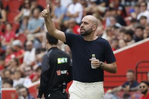 塞爾塔主帥回應(yīng)勒沃庫(kù)森傳聞：我在自己想在的地方，球迷們放心