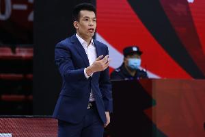 解立彬：球隊與CBA強隊存在差距 但我們時刻準(zhǔn)備著 等待機會到來