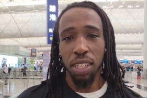 克羅斯踏上返程的航班！中國香港金牛祝他未來一切順利 后會有期