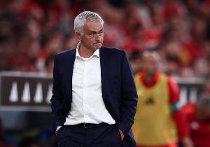 穆里尼奧：迪卡尼奧會(huì)很高興我輸了，但我還是向他問好