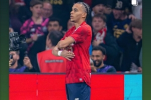 姆巴佩曬弟弟慶祝照：絕平巴黎的劇本太瘋狂，我的明星男孩