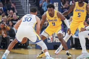 夸梅：超遠(yuǎn)三分不適合布朗尼 真當(dāng)自己是庫(kù)里或利拉德了