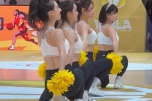 媒體人曬亞洲大學(xué)生籃球聯(lián)賽啦啦隊視頻：假期最后1天 清一下庫存