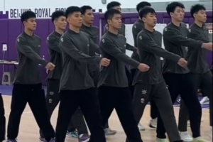 軍訓(xùn)進(jìn)行時(shí)！北控男籃團(tuán)結(jié)一心、目標(biāo)一致、信念堅(jiān)定