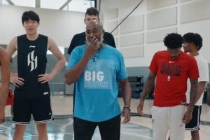 開拓者眾將休賽期野球局 楊瀚森對位克林根 郭昊文&盧尼現(xiàn)身