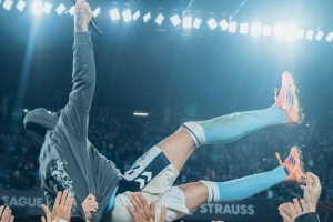 隊史出場王！塞爾塔曬視頻致敬阿斯帕斯：隊長，傳奇，永恒