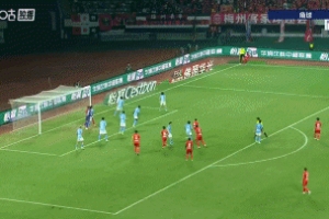 梅州扳回一個！奧馬爾松門前亂戰(zhàn)中補射得手，梅州1-2大連