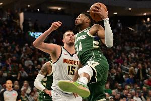 皮爾斯：字母這么拼就怕季后賽時受傷 約基奇數(shù)據(jù)相似但輕松很多