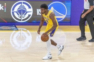 馬?。翰祭誓崾墙裉旌俗钆Φ那騿T 26歲東契奇的防守別像41歲