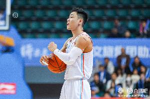 炸裂輸出！高詩巖半場12投7中&三分7中4 轟下18分2板1助1斷