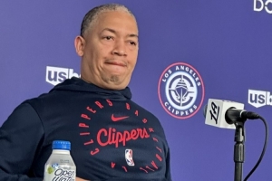 盧：讓哈登打那么久確實(shí)不公平但布克太強(qiáng)了 我&球隊(duì)需都做得更好