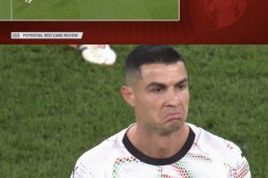 國家隊生涯首次染紅！C羅肘擊被罰下，吃到職業(yè)生涯第13張紅牌