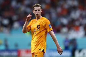 德容：球員站位不佳導(dǎo)致進(jìn)攻運(yùn)轉(zhuǎn)不暢，想贏世界杯就還須改善很多