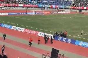 球員飛踹裁判后續(xù)！川超回應(yīng)：公安機關(guān)對涉事人員進行調(diào)查處理