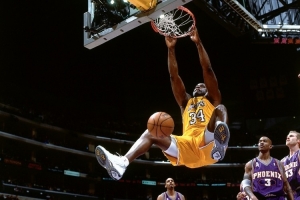 奧尼爾：現(xiàn)在沒(méi)人能扣碎籃板 傳統(tǒng)中鋒不是主角了 大家都在投三分