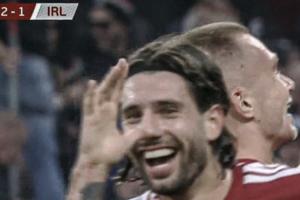 天堂→地獄...匈牙利2-1領(lǐng)先時(shí)索博肆意慶祝，最后球隊(duì)被絕殺