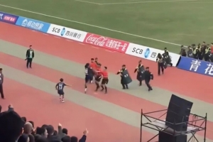 川超涼山隊隊員賽后飛踹主裁，律師：或面臨拘留、罰款與長期禁賽