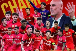 中超官方發(fā)布海港奪冠海報(bào)：團(tuán)結(jié)一心淬煉成金，三連奪冠鑄就傳奇