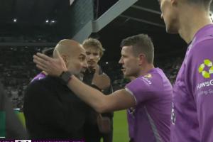 瓜帥點贊??瓜迪奧拉賽后找主裁握手交流，瓜帥向主裁豎起大拇指