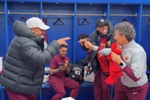 慶祝中超三連冠！海港外援賽后更衣室跳舞