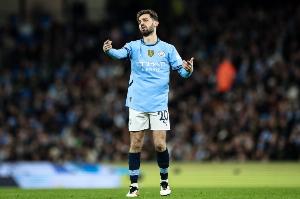 可愛??BBC記者：瓜迪奧拉在場邊發(fā)指令，B席說：誰？我？