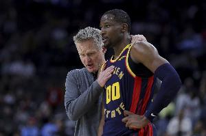 庫(kù)明加確實(shí)救不了勇士但也不該背鍋 趕緊交易他吧 別再相互折磨