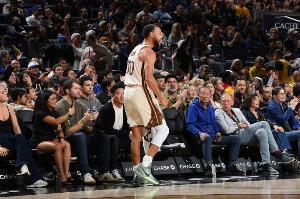 主場(chǎng)獲勝！庫(kù)里個(gè)人社媒曬昨日比賽照：為了這座城市