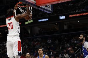 摧枯拉朽！麥科勒姆輸送炮彈 薩爾中路突擊起飛滑翔雙手暴扣