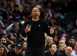 解說：火箭對(duì)庫里的針對(duì)防守是取勝之匙 勇士其他球員掀不起大浪