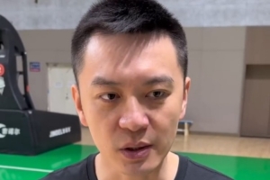 楊鳴：教練到球員都要熟悉新規(guī)則 下月杯賽是很好的適應(yīng)&演練機(jī)會(huì)