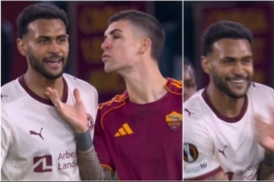 摸臀之后是飛吻！曼奇尼比賽中又施奇招挑釁對(duì)手，這次被一笑置之