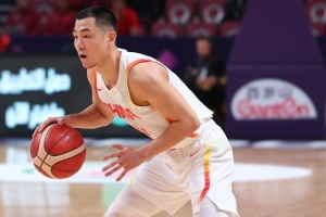 狀態(tài)不佳！高詩巖半場3投0中&三分2中0 僅得0分3板1斷