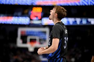 狀元風(fēng)采！弗拉格單打萊昂納德 轉(zhuǎn)身強投命中還要加罰