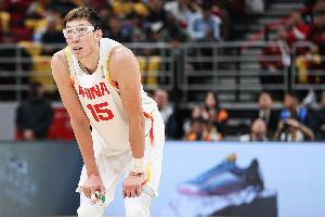 辦法不多！周琦半場2中2拿到6分5板 正負(fù)值-12