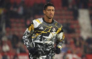 記者：貝林厄姆轉(zhuǎn)為攻擊型中場后沉迷突入禁區(qū)，如今已迷失自我