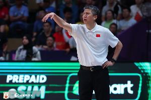 楊毅：過度密集的賽程讓中國(guó)男籃隊(duì)員過于疲憊 這產(chǎn)生很大影響