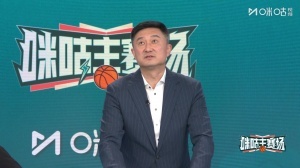 胡明軒有空位不出手？杜鋒打趣：太久沒(méi)跟周琦打球 得把球給琦哥